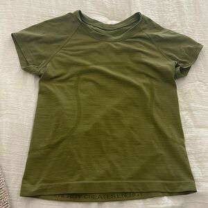 Lululemon tshirt